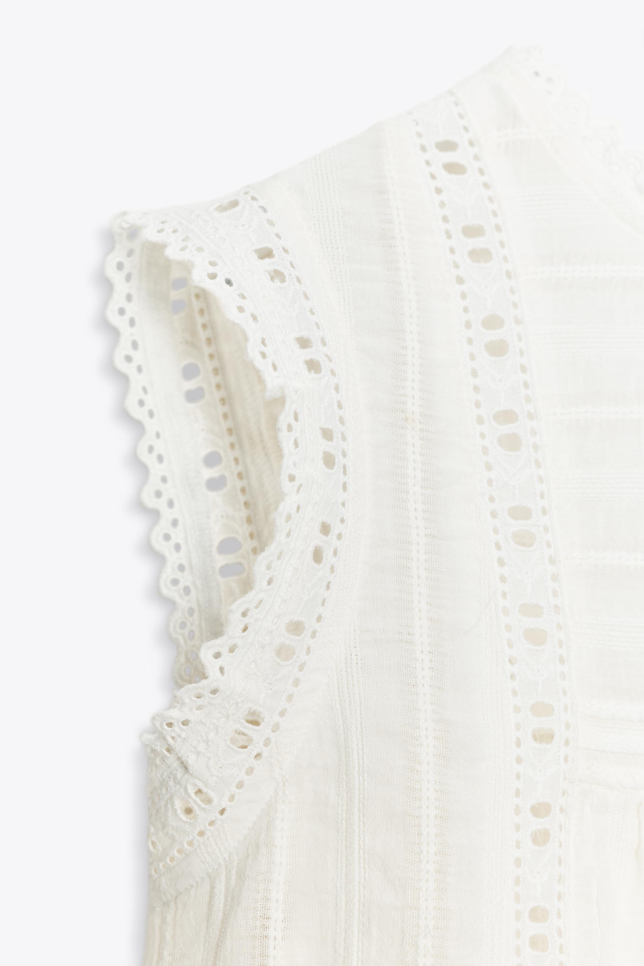 ROMANTIC SLEEVELESS TOP